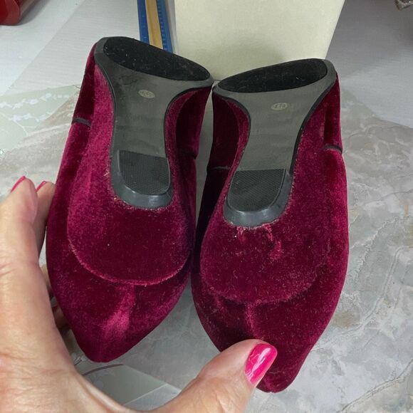 Liz & Co. size 11 burgundy low wedge velvet shoes - Picture 6 of 9